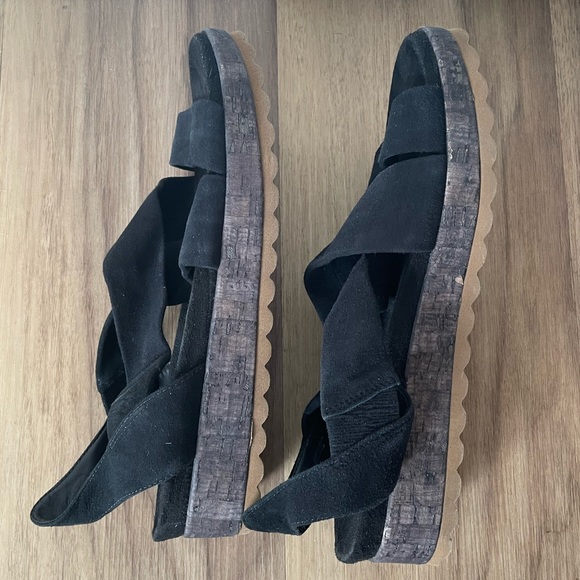 Bernardo Icons Lisa Black Suede Platform Flatform Sandal Size 8 EUC - Picture 5 of 11